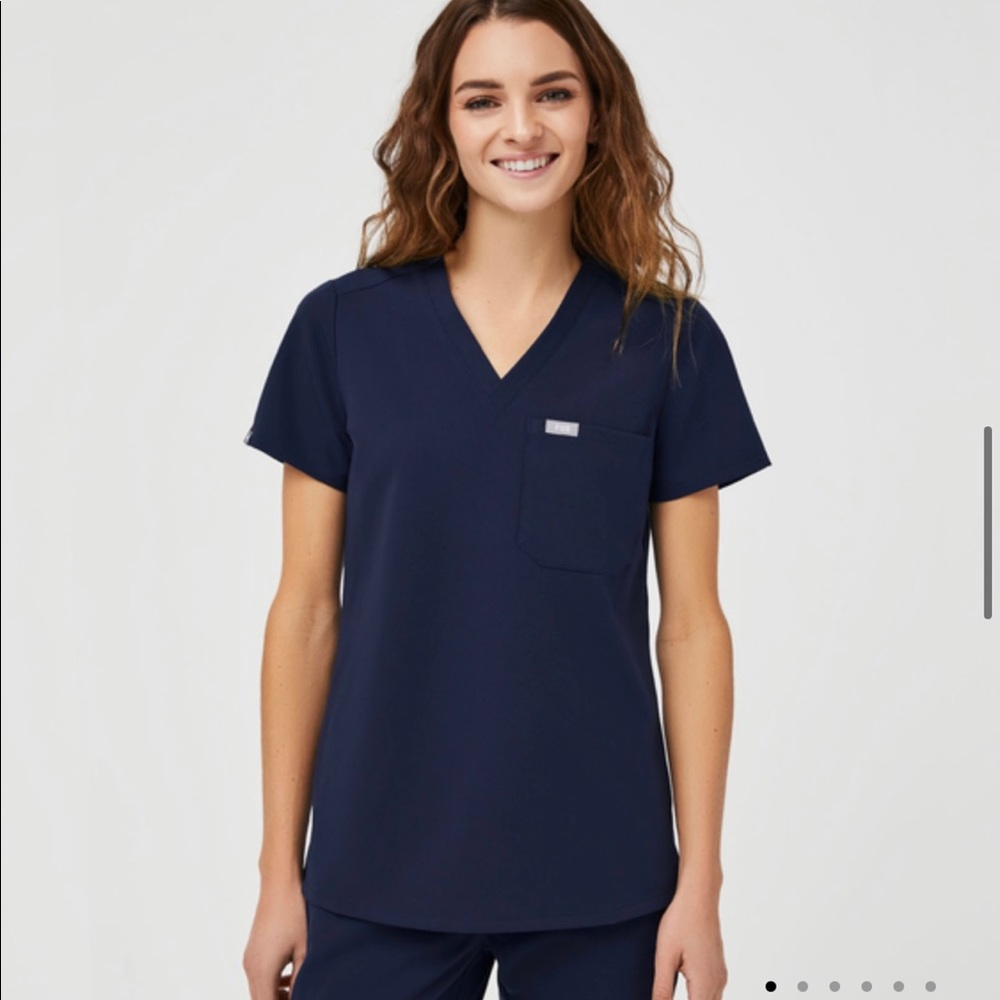 Figs Catarina One Pocket Scrub Top- Navy Blue Size Small